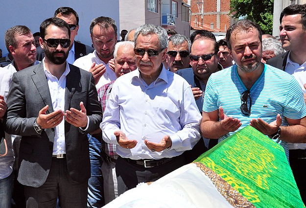 Bülent Arınç'ın kayınvalidesi defnedildi