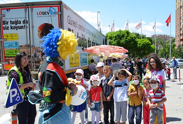 LÖSEV'in "İyilikler Tırı" Konya'da