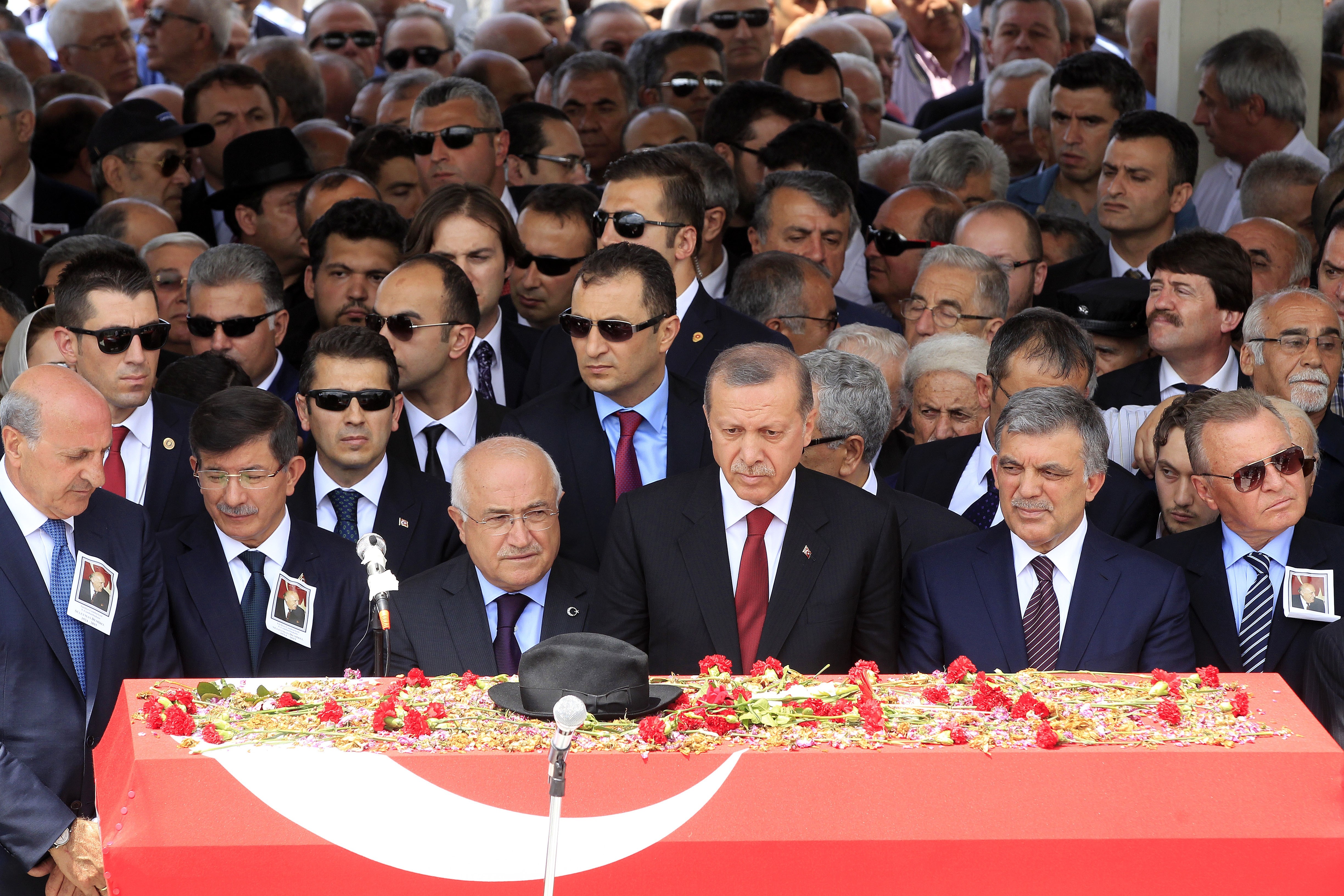 Demirel, son yolculuğuna uğurlandı