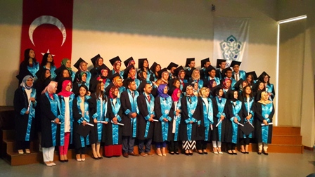 Ana Sınıf Öğretmenliği öğrencilerinin mezuniyet sevinci