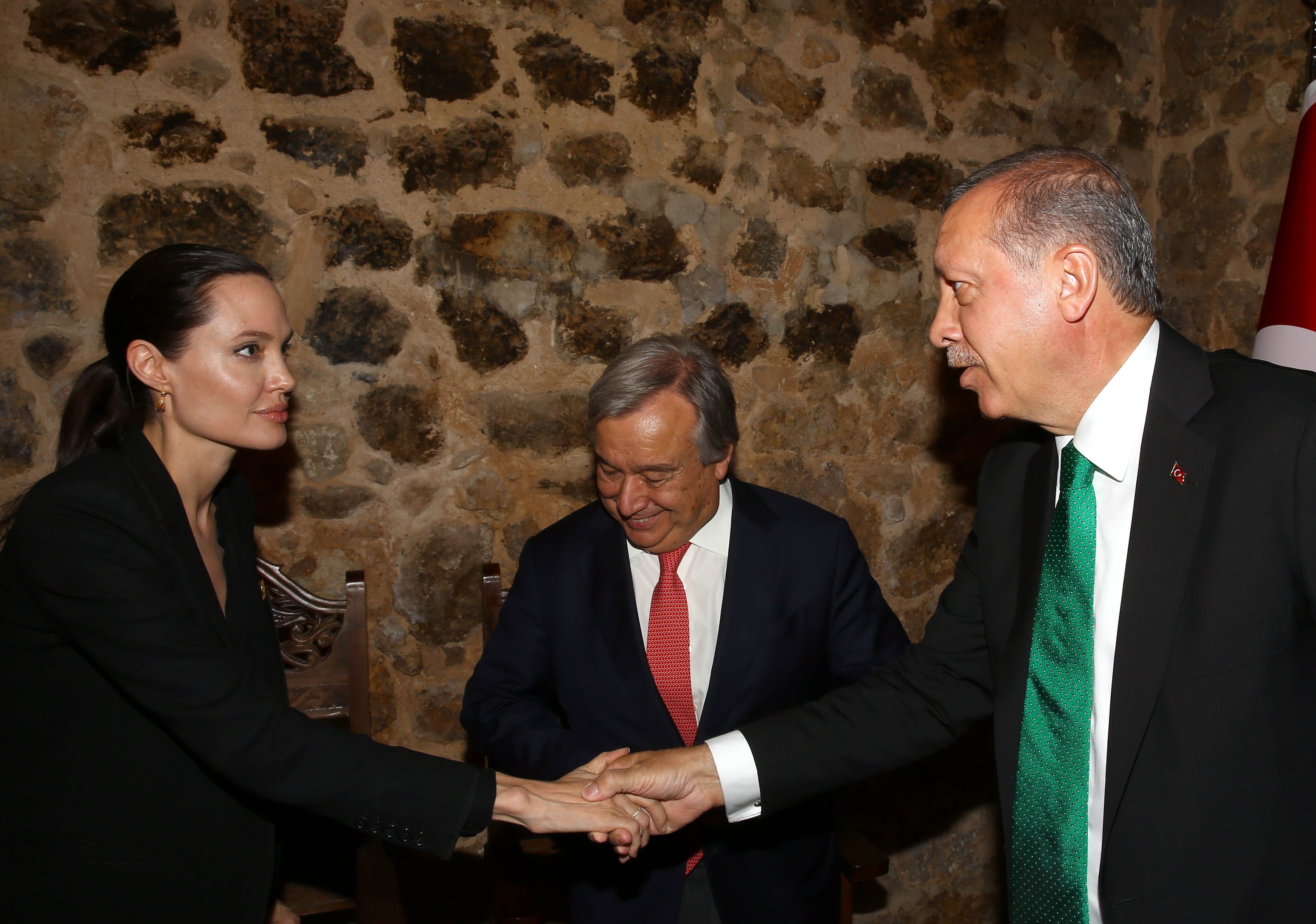 Angelina Jolie'den Erdoğan'a teşekkür