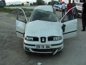 Köpeğe çarpan otomobil takla attı: 5 yaralı