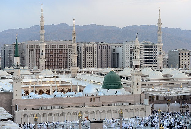 Mescid-i Nebevi'deki hutbeler Türkçe'ye tercüme ediliyor