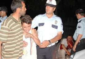 Bıçaklanan ağabeyi için gözyaşı döktü