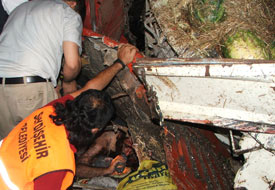 Kamyonun altında kaldı