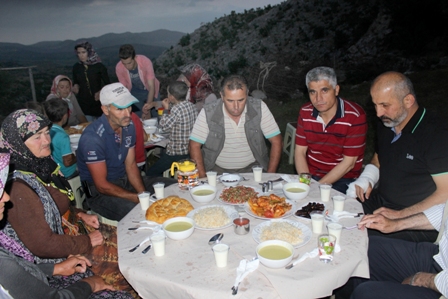 Gün, Soğucak Mahallesinde iftar yaptı.