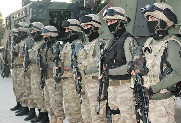 Diyarbakır'da  terör örgütü operasyonu: 11 gözaltı