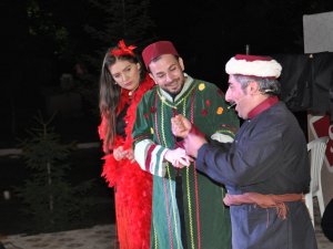 80’ler'in oyuncuları Seydişehir'de sahne aldı