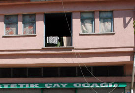 Hırsız beklerken düşerek öldü