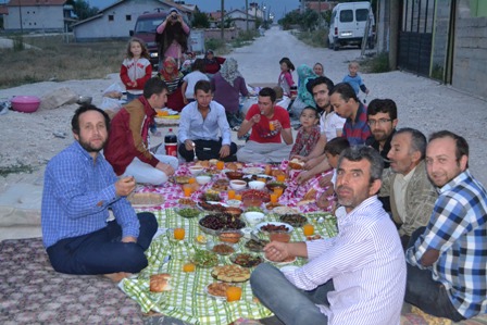 Komşuluk Daha Ölmemiş