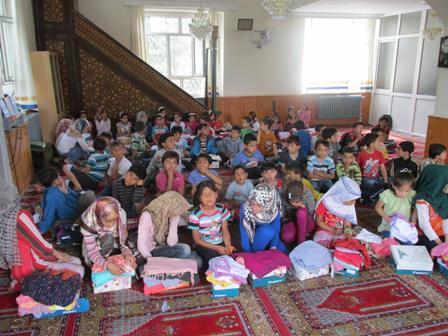 Dost Eli Derneği mazlumların  yanında