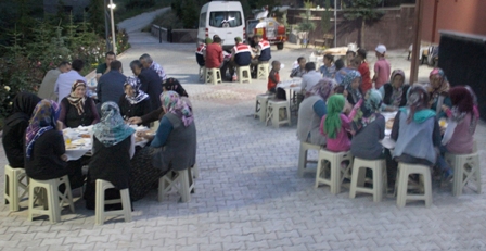 Gün, yetim çocukların sevincine ortak oldu.