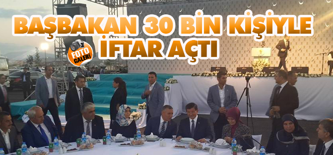 Başbakan 30 bin kişiyle iftar etti