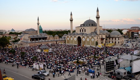 Konya’da 10 bin yetim ve ailesi kardeşlik iftarında buluştu