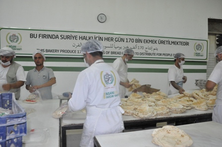 Gönderilen unlarla 500 bin ekmek üretiliyor