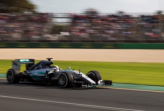 Hamilton evinde galip