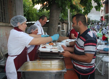 Konyalı çamlıca’lılar, iftar yemeği verdi