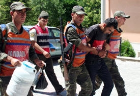 Turşu bidonunda esrar çıktı