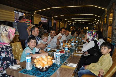Tutal, meclis üyeleri ile iftarda buluştu