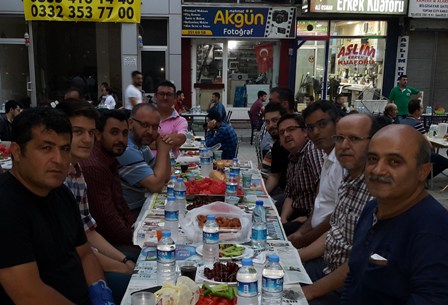 Basın dostu Akgün'den iftar