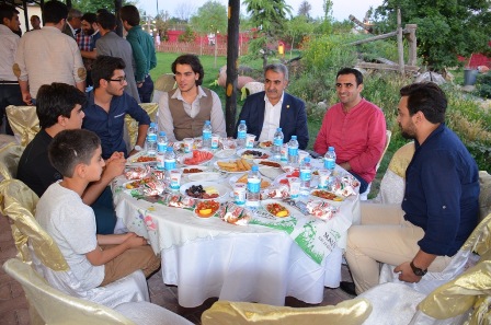 AK Parti İl Yönetimi ve milletvekilleri aileleriyle iftarda buluştu