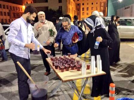 Ak Gençlik Meram’dan Şerbet ve Dondurma İkramı