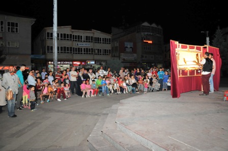 Akşehir’de Karagöz Hacivat coşkusu