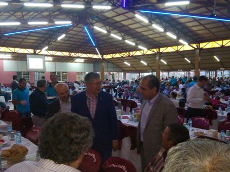 AK Parti teşkilat üyeleri iftarda buluştu