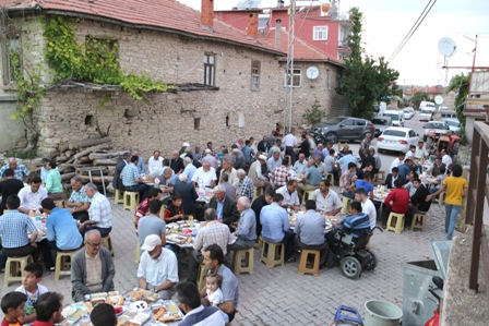 Toplu iftar sofrası kuruldu