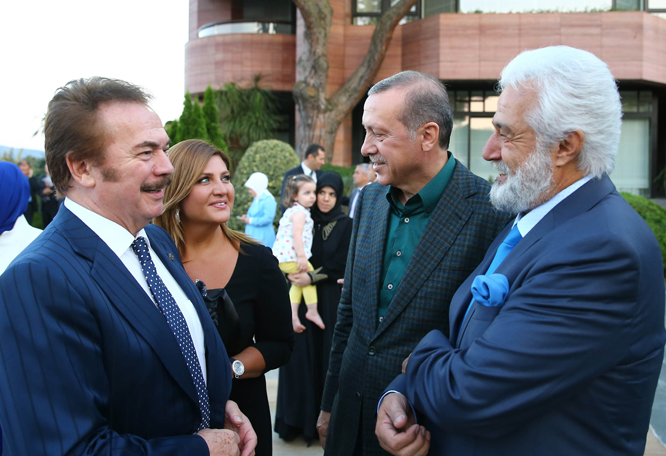 Erdoğan ünlüleri iftarda ağırladı