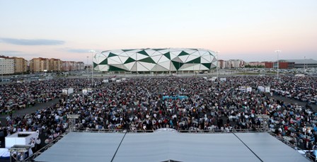 Akyürek 100 bin kişiyle buluştu