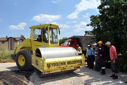 Asfaltlanan caddeler trafiğe açıldı