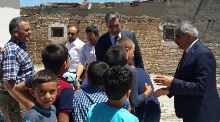 Konu,k kimsesiz çocukları sevindirdi