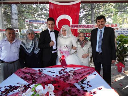 Meliha ile Halit Emre evlendi