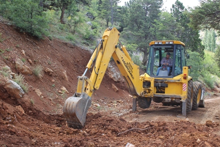 Yayla yollarının malzemeli bakım çalışmaları devam ediyor