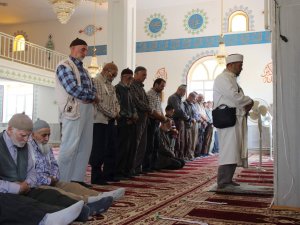 Konyalı imam kalbini çantada taşıyor