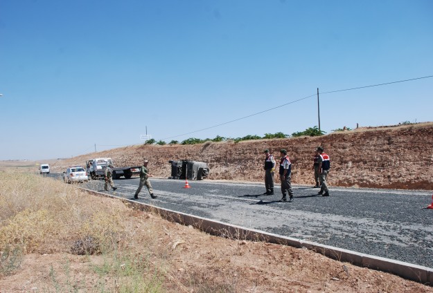 Diyarbakır'da bombalı saldırı: 2 şehit 4 yaralı