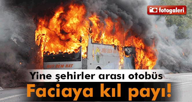 İçinde 32 yolcu bulunan otobüs alev alev yandı