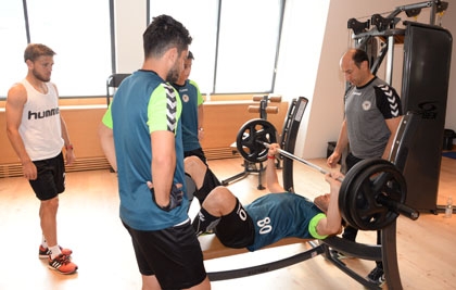 Konyaspor salonda çalıştı