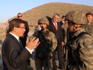 Davutoğlu'ndan Bordo Berelilere moral ziyareti