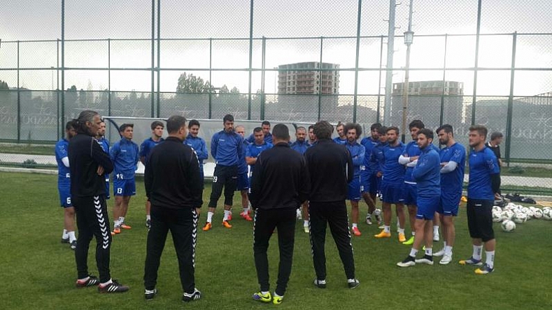 Anadolu Selçukspor 'da kamp devam ediyor