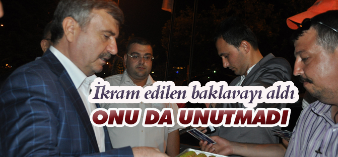 İkram edilen baklavayı yedi onu da unutmadı