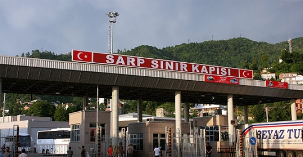 Sarp Gümrük Sahası'nda tarihi sigara kaçakçılığı operasyonu