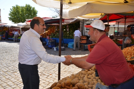 Yaka, pazar esnafını ziyaret etti