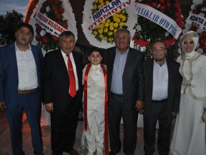 Dinek ailesinin sünnet mutluluğu