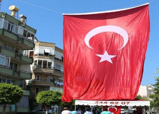 Gönen ve Çiçek, şehidin cenazesine katıldı