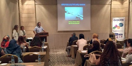 Meram Tıp’ta kanguru bakımı ve anne sütü ile beslenme eğitimi