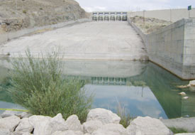 Tahliye havuzuna düşen çocuk kayboldu