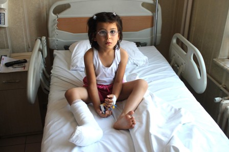 6 parmaklı çocuğun bir parmağı ameliyatla alındı