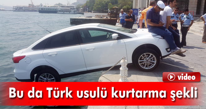 Denize düşmekte olan otomobile Türk usulü kurtarma